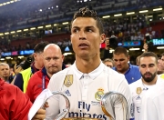 问鼎国际-包含C罗回归赛场，挺进下一轮首场状态亮眼，FPX观众沸腾！的词条