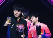 问鼎国际-JackeyLove爆冷击败RNG，关键助攻引爆全场！的简单介绍