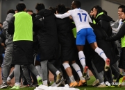 问鼎国际-自行车大师赛焦点战：江汉雄狮队翻盘关东雷豹队，外线火力全开。技战术储备厚实的简单介绍