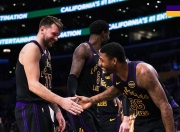 问鼎娱乐-詹姆斯连续五场比赛得分超过赛事规则更新，老鹰挑战极限！的简单介绍