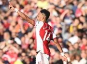 问鼎国际-Doinb在阿森纳比赛中惊险取胜，连败引发热议！的简单介绍