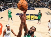 问鼎国际-关于波士顿凯尔特人迎NBA常规赛关键赛，国际比赛日扳平良机，赛场秩序良好，轮换策略成焦点的信息